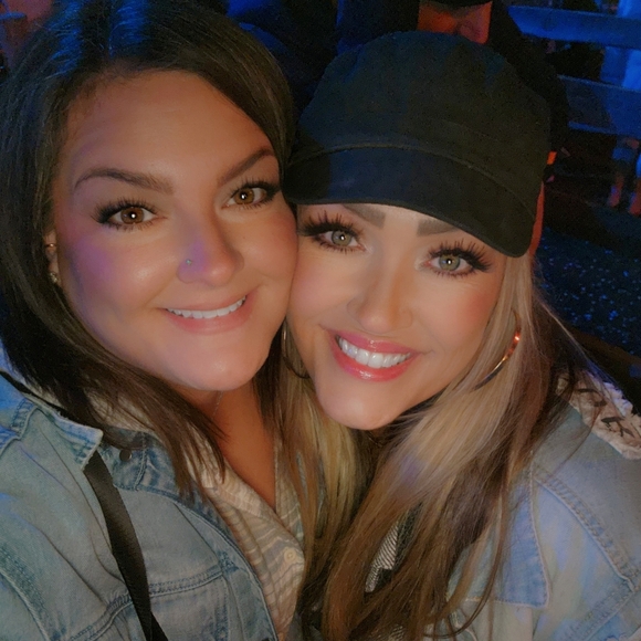 Fashion - Beauty - Confidence - Trust - Picture 9 of 10